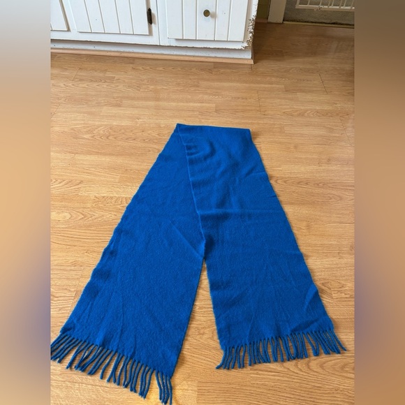 B. Alman a Co blue scarf - Picture 3 of 6